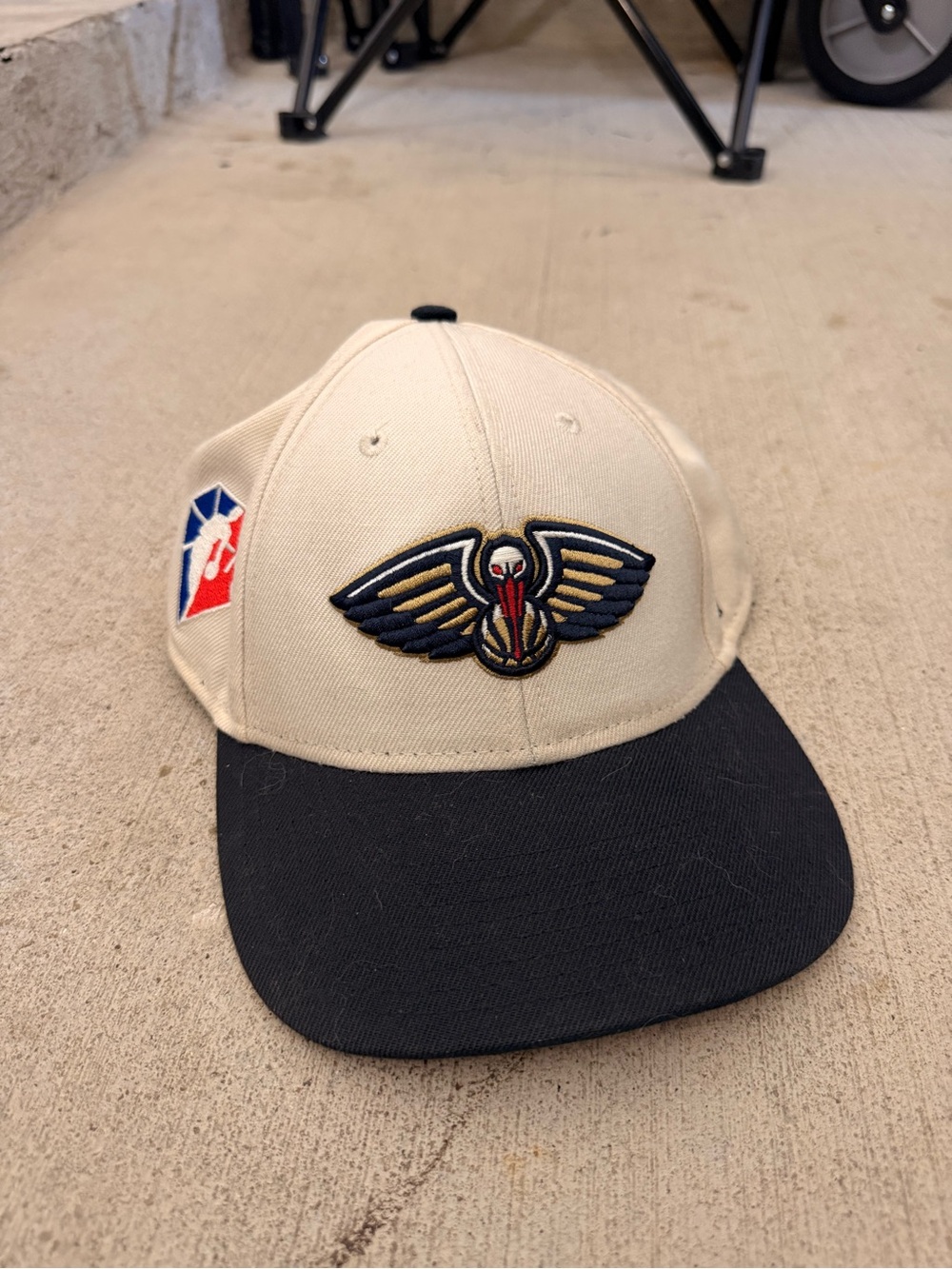 New Era Pelicans Two-Tone Snapback Hat - Cream & Black
